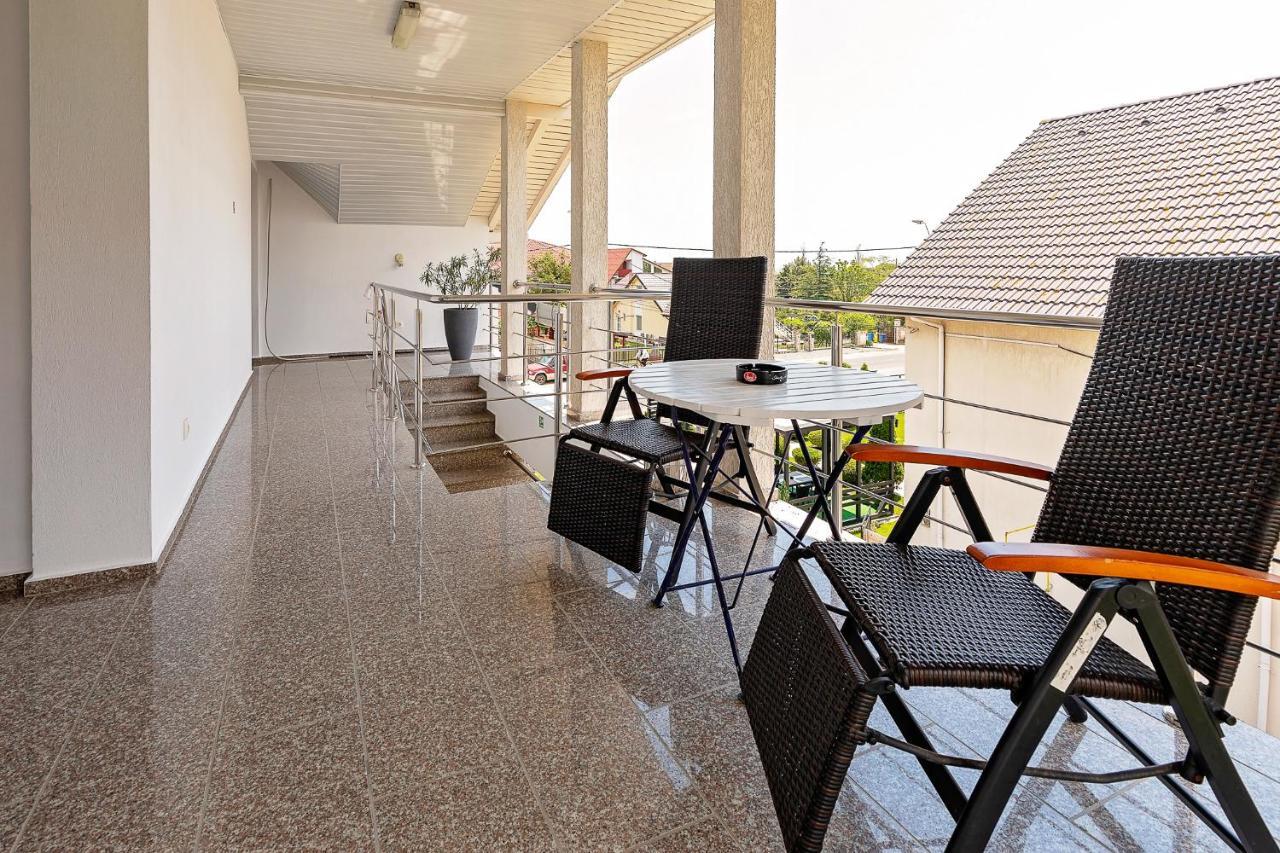 Vila Mosel 2 Mai Luaran gambar